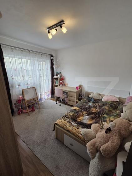 Apartament cu 3 camere decomandat, mobilat în Est