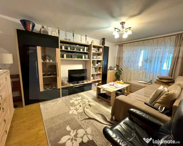 Apartament cu 6 camere decomandat în Central