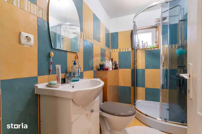 Casă cu 7 camere cu Teren 657 Mp în Gruia