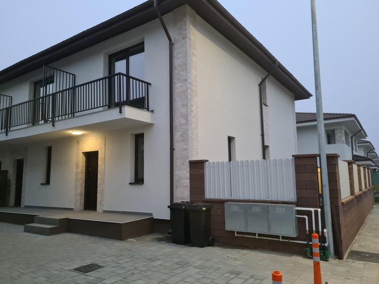 Duplex cu 3 camere cu Canalizare în Odăi