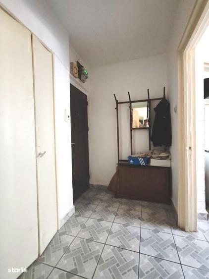 Apartament cu 2 camere semidecomandat în Craiovei