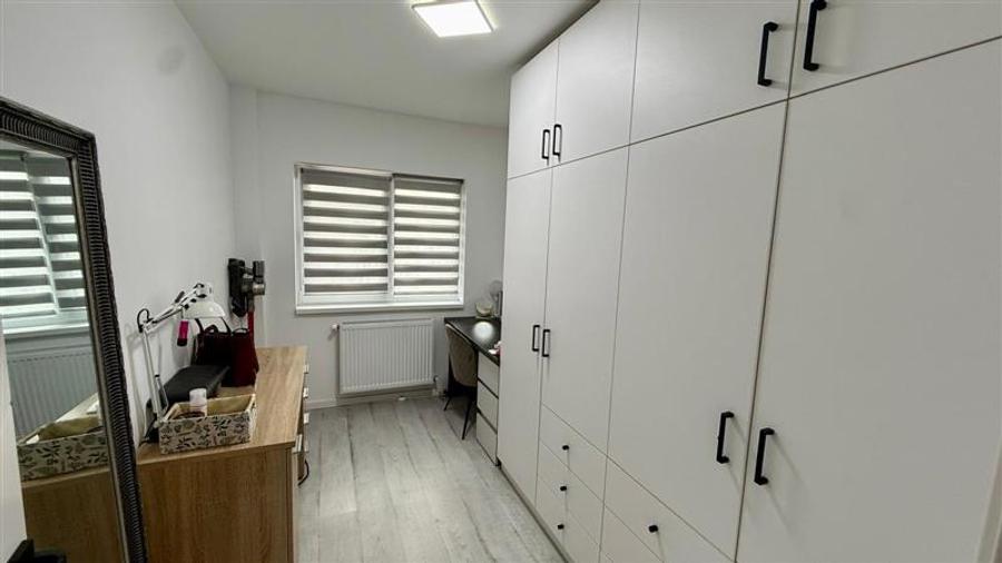 Apartament cu 3 camere decomandat, mobilat în Mircea cel Bătrân
