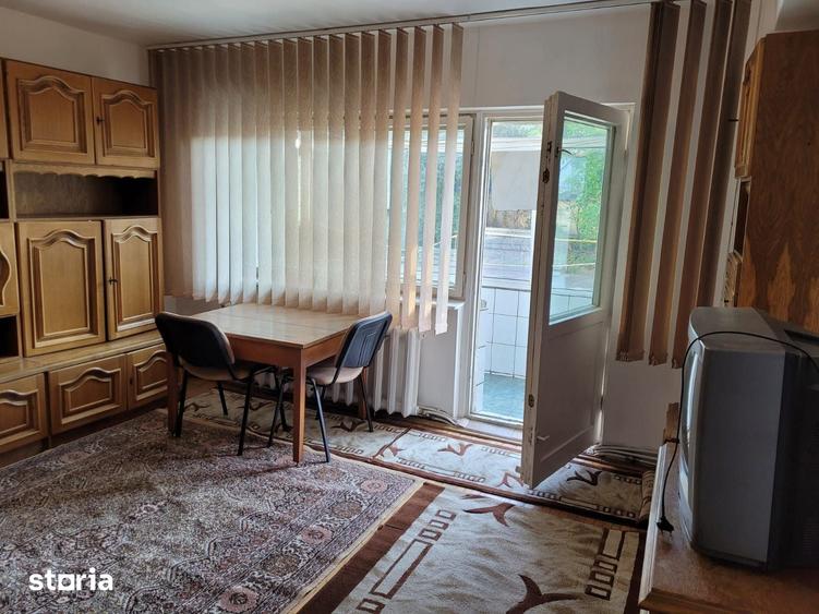 Apartament cu 3 camere decomandat în Exterior Vest