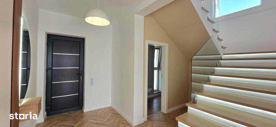 Casă cu 3 camere semidecomandat cu Teren 430 Mp în Paleu