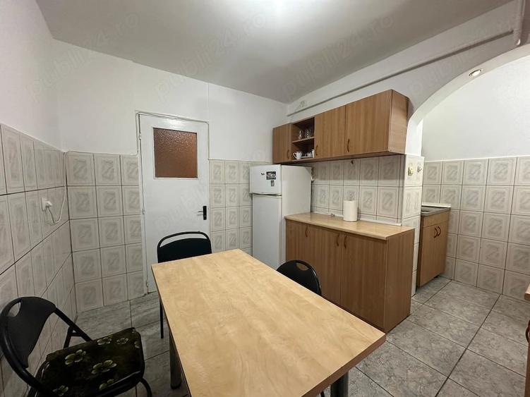 Apt. 2 camere, Bulevard Republicii-Democratiei-Anul 1848, Parter, curte interioara, pret 2000 lei - 4