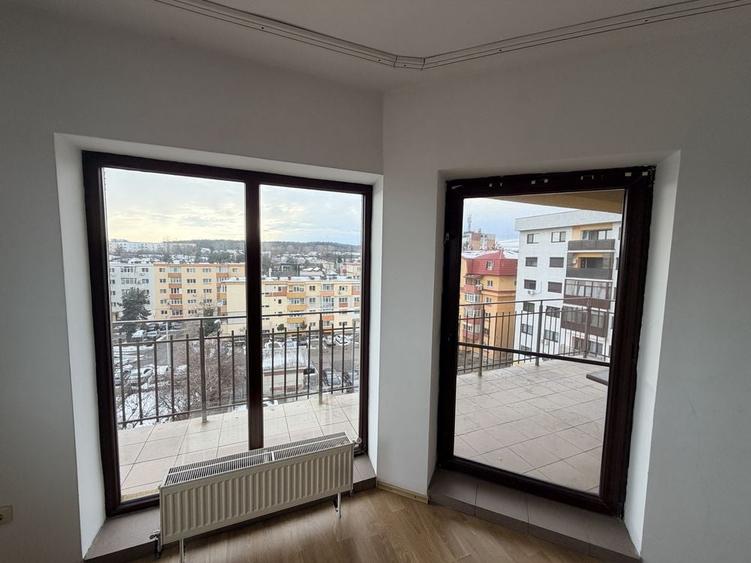 Apartament cu 3 camere decomandat în Central