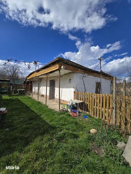 Casă cu 3 camere cu Teren 2876 Mp în Central