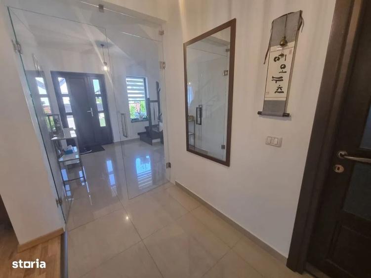 Casă cu 4 camere în Moara