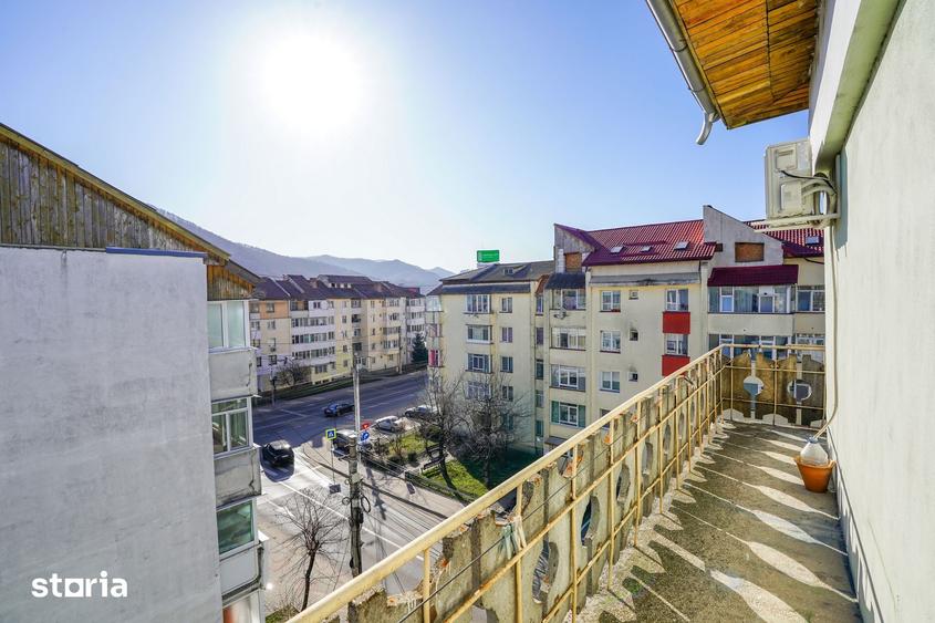 Apartament cu 3 camere, mobilat în Precista