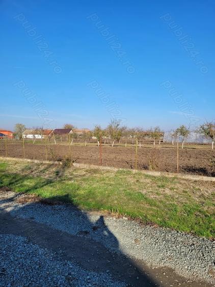 Teren de 1414 mp, în Sânpetru Mare