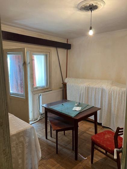 Apartament cu 3 camere decomandat în Sud