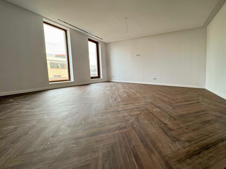 Penthouse cu 4 camere decomandat în Voluntari