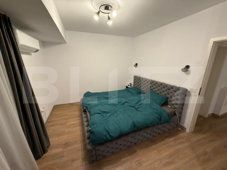 Penthouse cu 3 camere decomandat, mobilat în Tractorul