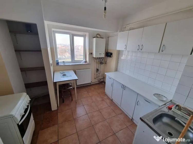 Garsonieră decomandată în Km 4