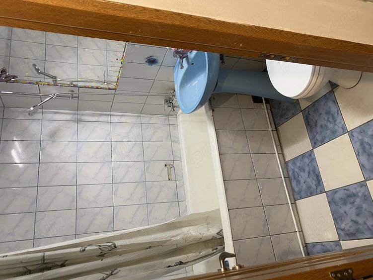 Apartament cu 3 camere semidecomandat în Central