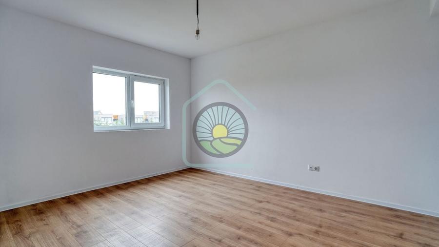 Duplex cu 4 camere cu Canalizare în Sânpetru