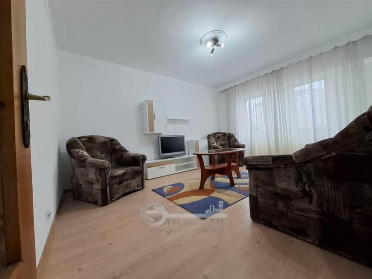 Apartament cu 3 camere decomandat, mobilat în Dacia