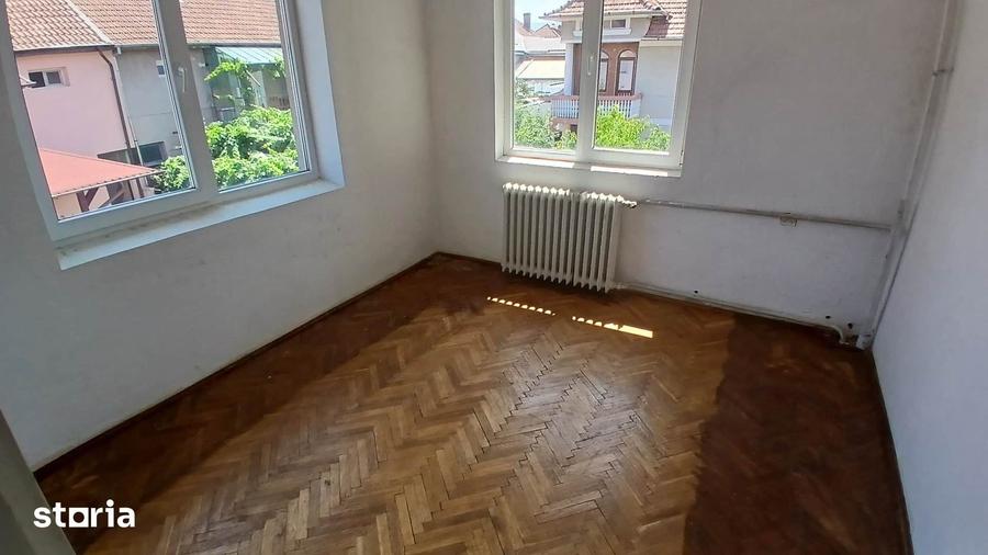 Casă cu 5 camere cu Teren 360 Mp în Caransebeș