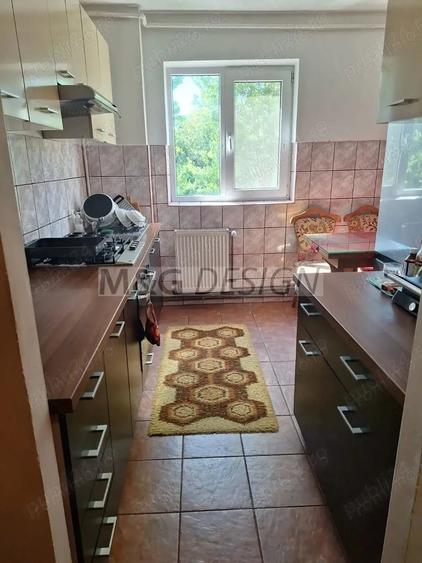 Apartament cu 3 camere semidecomandat în Dacia