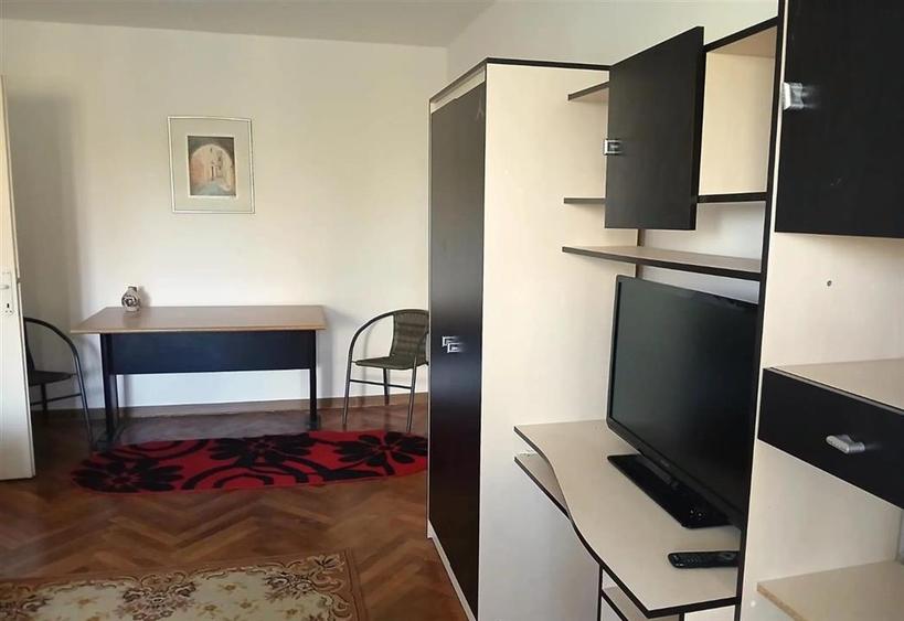 Apartament cu 2 camere decomandat, mobilat în Podu Roș