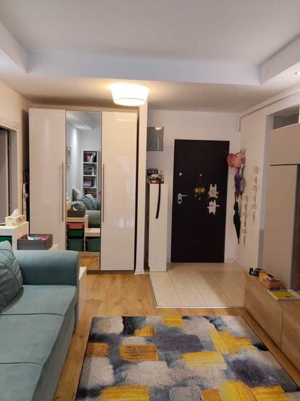 Apartament cu 3 camere decomandat în Crețuleasca