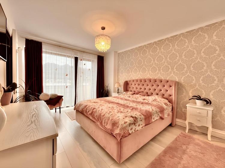Penthouse cu 4 camere decomandat, mobilat în Noua