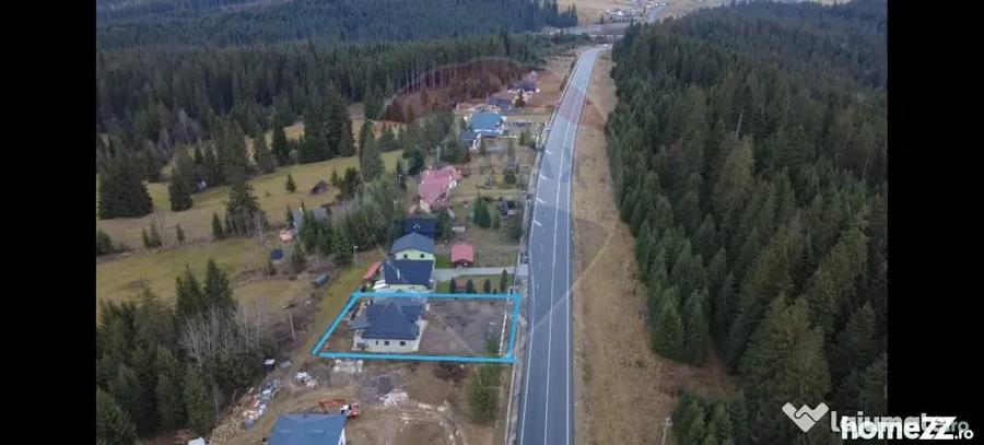 Casă cu 8 camere cu Teren 1000 Mp în Poiana Stampei