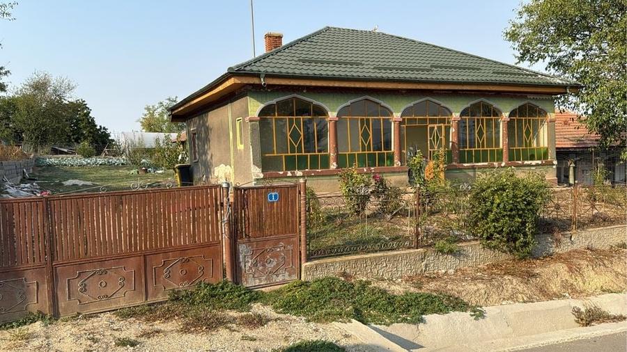 Casă cu 4 camere în Vânători