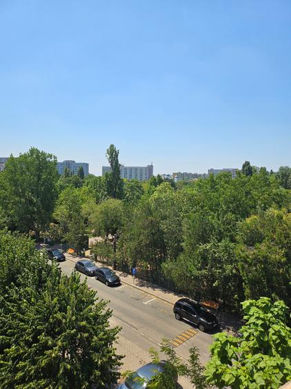 Penthouse cu 7 camere decomandat, mobilat în Titan