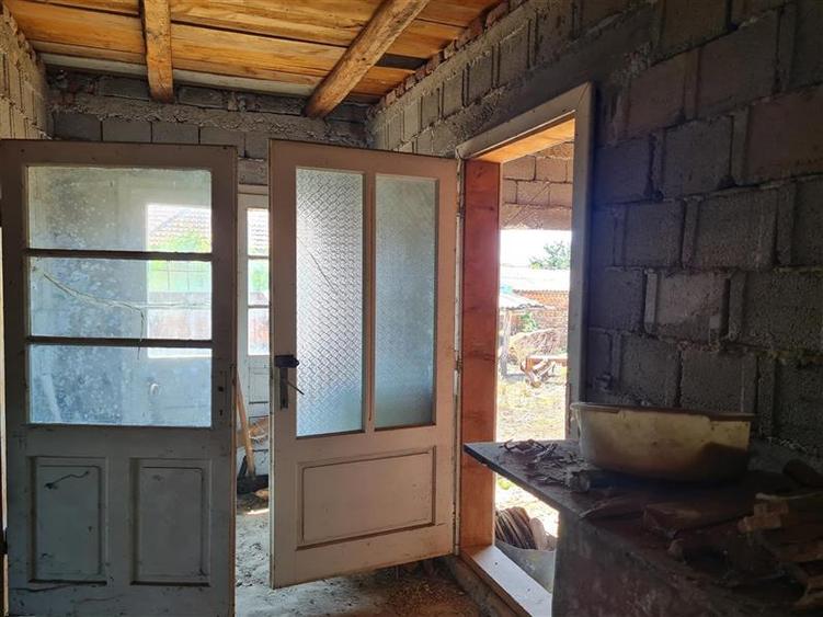 Casă individuală cu 2 camere cu Canalizare în Șiria