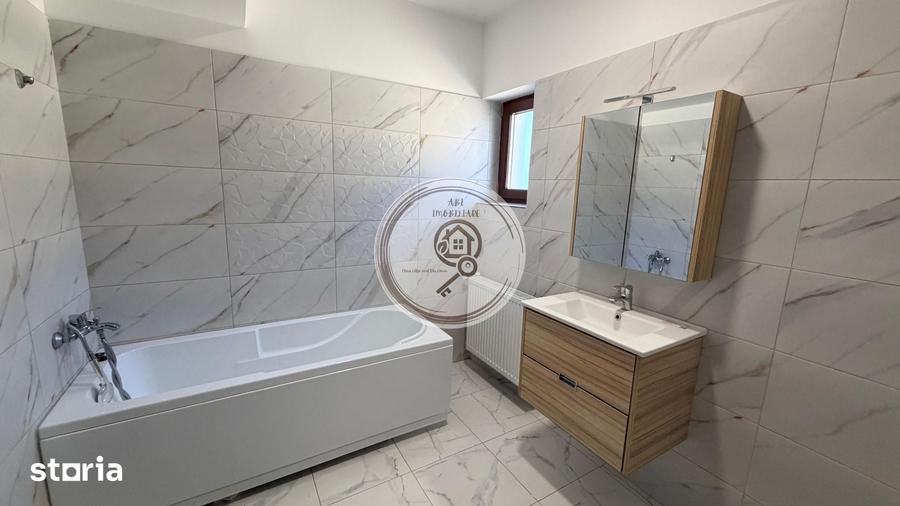 Casă cu 4 camere cu Teren 200 Mp în Tractorul