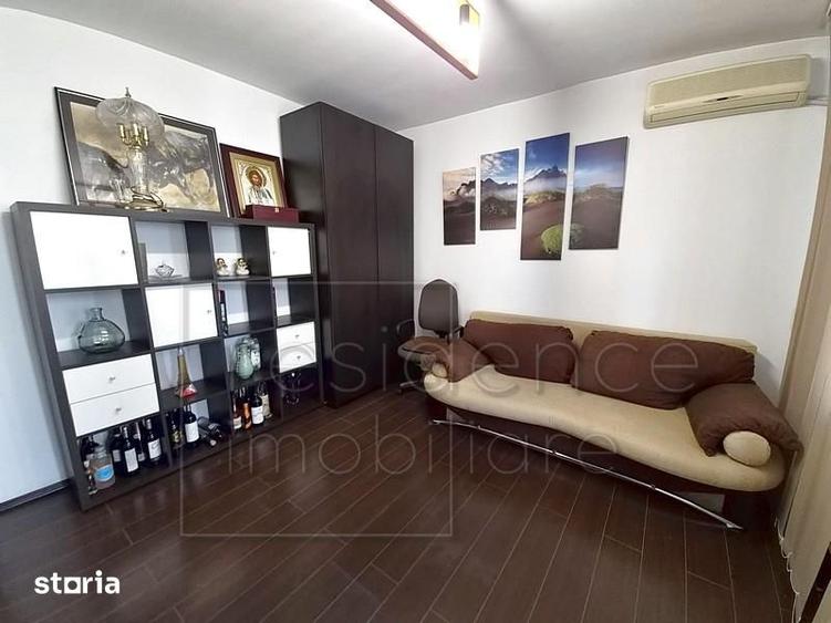 Apartament cu 4 camere decomandat în Plopilor