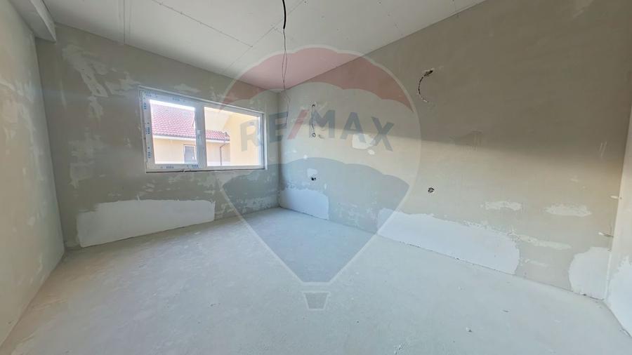 Duplex cu 5 camere cu Teren 249 Mp în Chinteni
