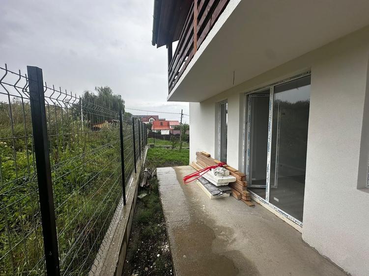 Duplex cu 5 camere cu Canalizare în Exterior Vest