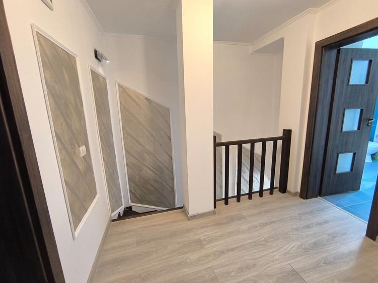 Duplex cu 5 camere cu Canalizare în Dumbrăvița