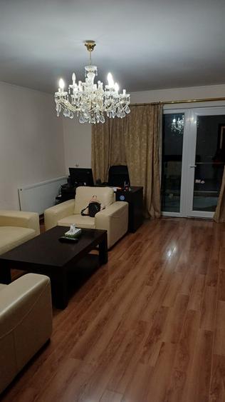 Apartament cu 3 camere decomandat în Pajura