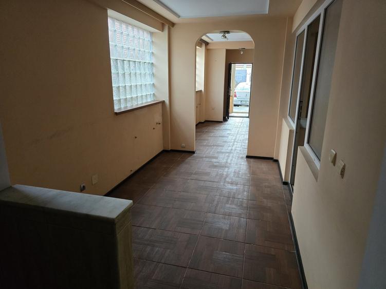 Casă cu 4 camere în Brătianu