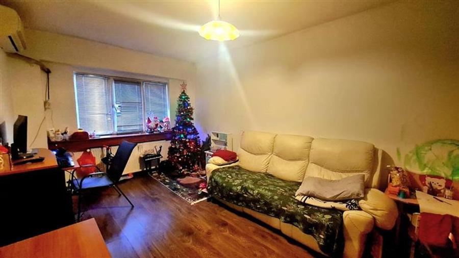 Apartament cu 5 camere decomandat, mobilat în Girocului