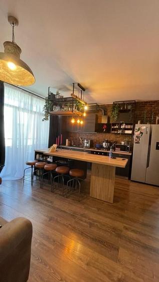 Apartament cu 3 camere semidecomandat, mobilat în Dumbrăvița