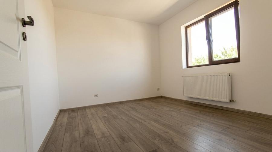 Apartament cu 3 camere decomandat în Dobroești