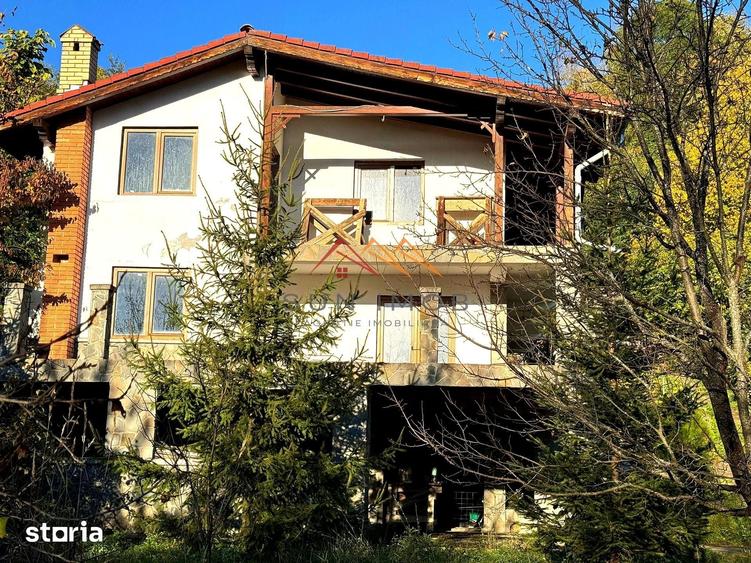 Casă cu 6 camere cu Teren 1354 Mp în Cornu