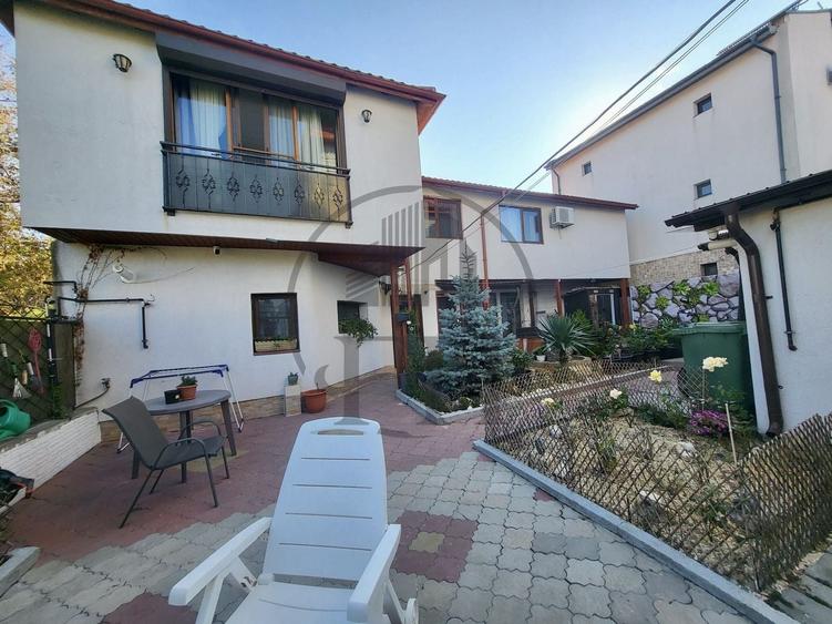 Casă individuală cu 14 camere cu Canalizare în Central