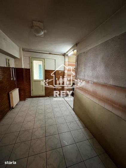 Apartament cu 4 camere decomandat în Tineretului