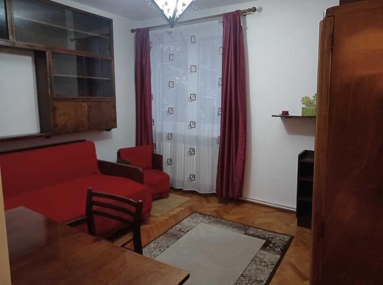 Casă cu 2 camere decomandat în Central