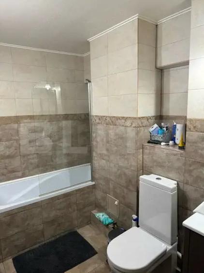 Apartament cu 4 camere decomandat, mobilat în Central