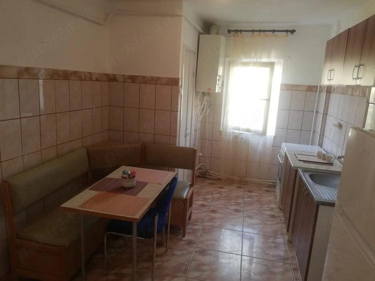 Inchiriez apartament Gara, 4 camere - 6