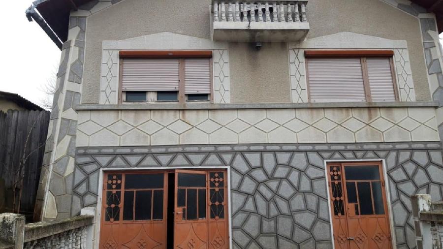 Casă individuală cu 4 camere cu Teren 465 Mp în Raciu