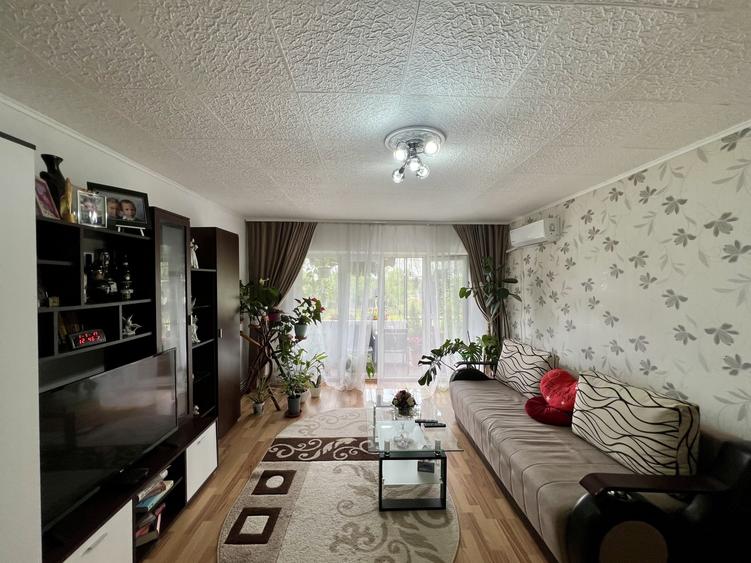Apartament cu 4 camere decomandat în Chișoda