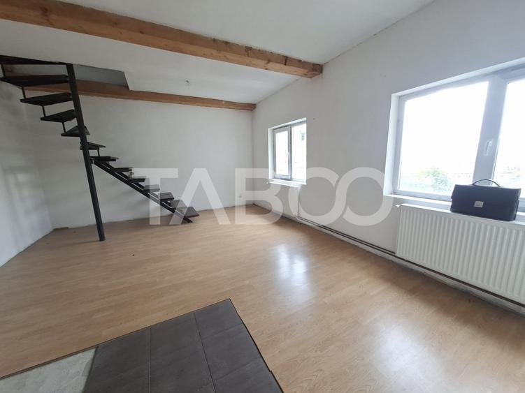 Apartament cu 3 camere semidecomandat în Vasile Aaron