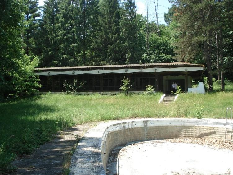 Casă individuală cu 25 camere cu Piscina în Micești